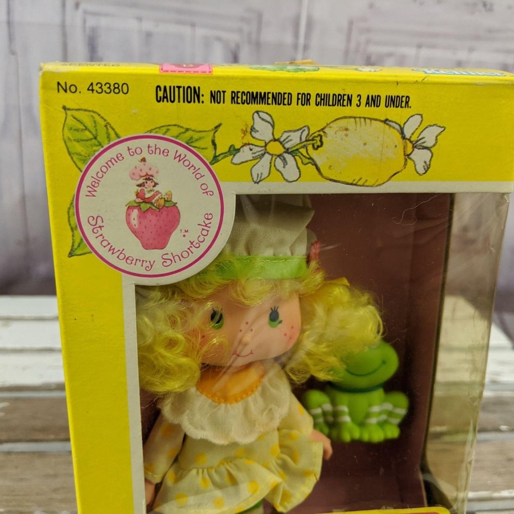 Kenner lemon‎ meringue frappe 43380 doll strawberry